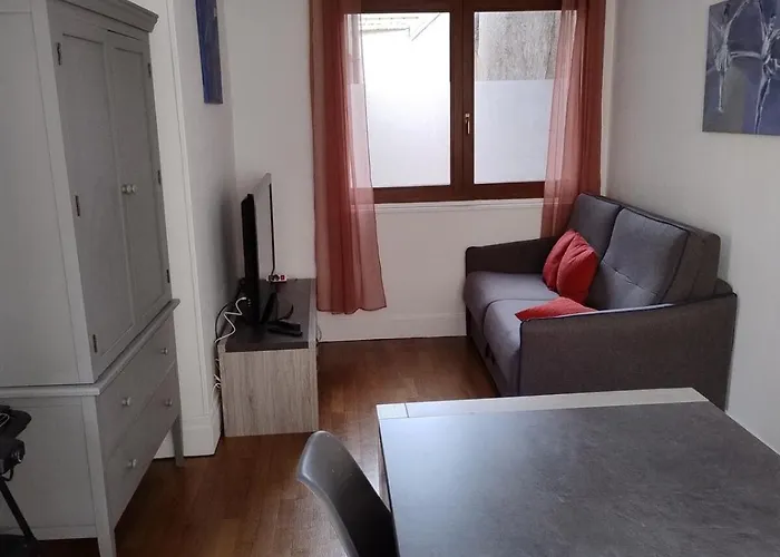 Centre Апартаменты Mirecourt